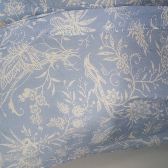 3/$30 H&M MAMA Floral Button Down Collared Shirt 100% Viscose Nursing - Picture 3 of 9